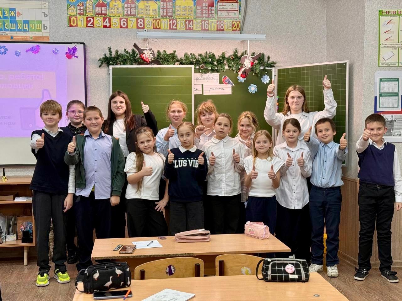 Сегодня в школе №22 наши волонтеры провели сразу несколько уроков по финансовой безопасности!