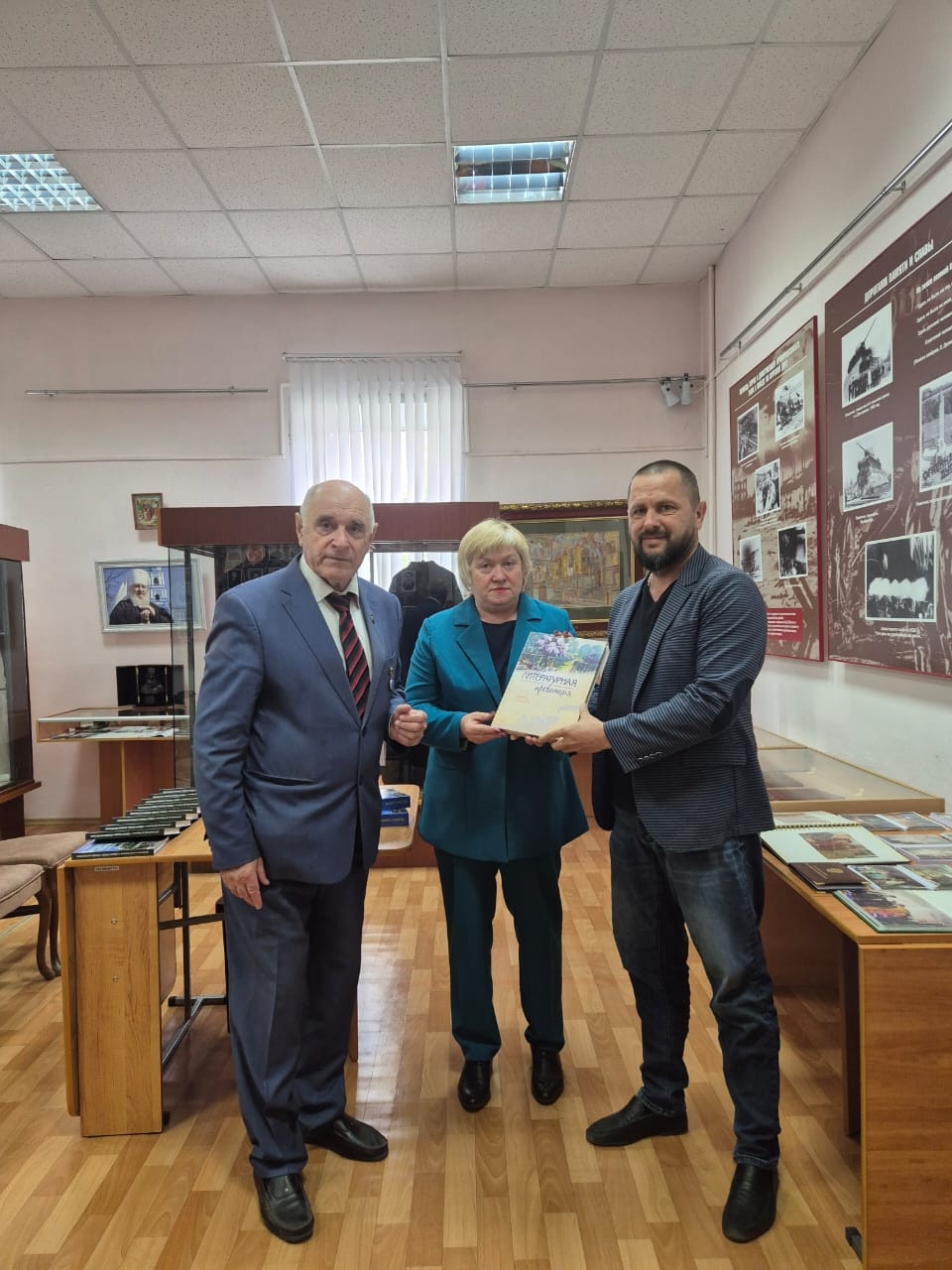 В Дмитриеве открыли памятную доску Герою СВО