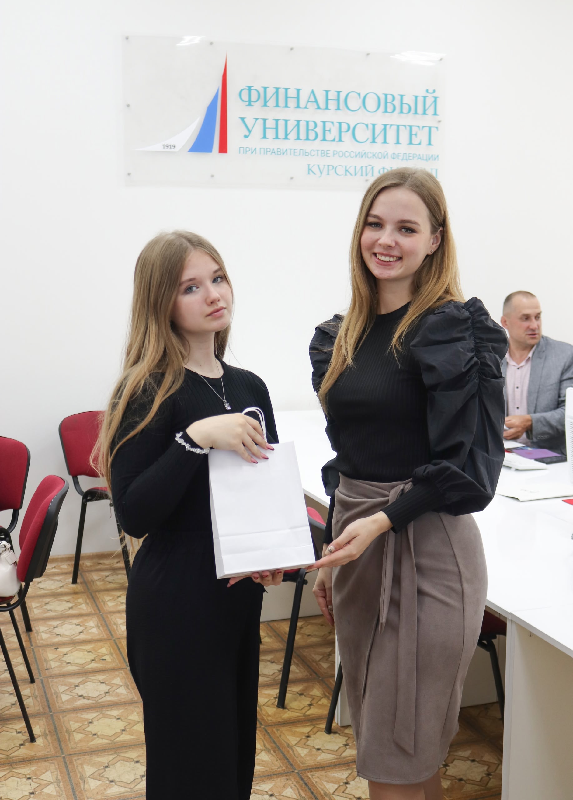 Внимание, абитуриенты ! 
