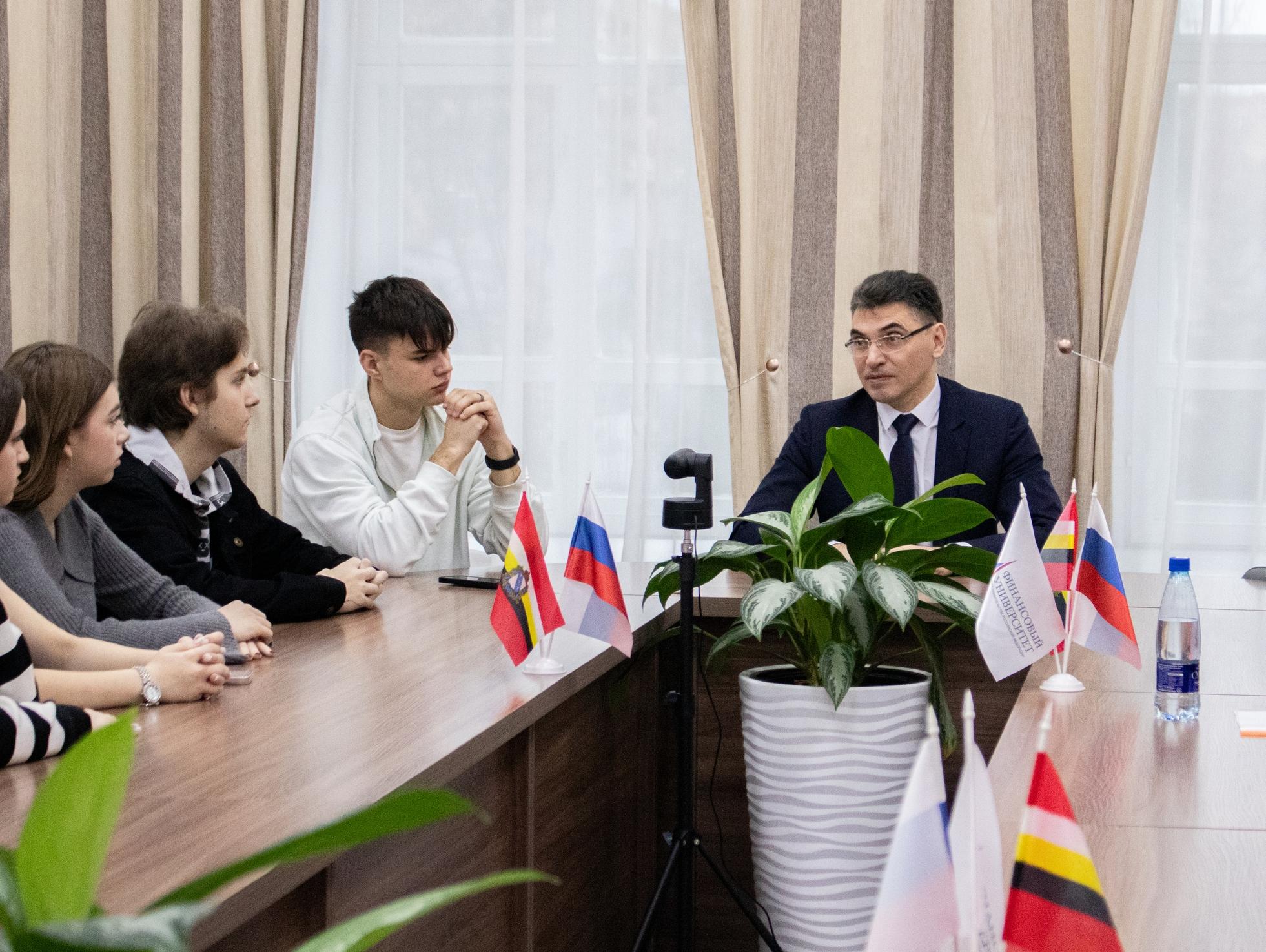 Итоги «Часа со старостами»: конструктивный диалог и важные решения