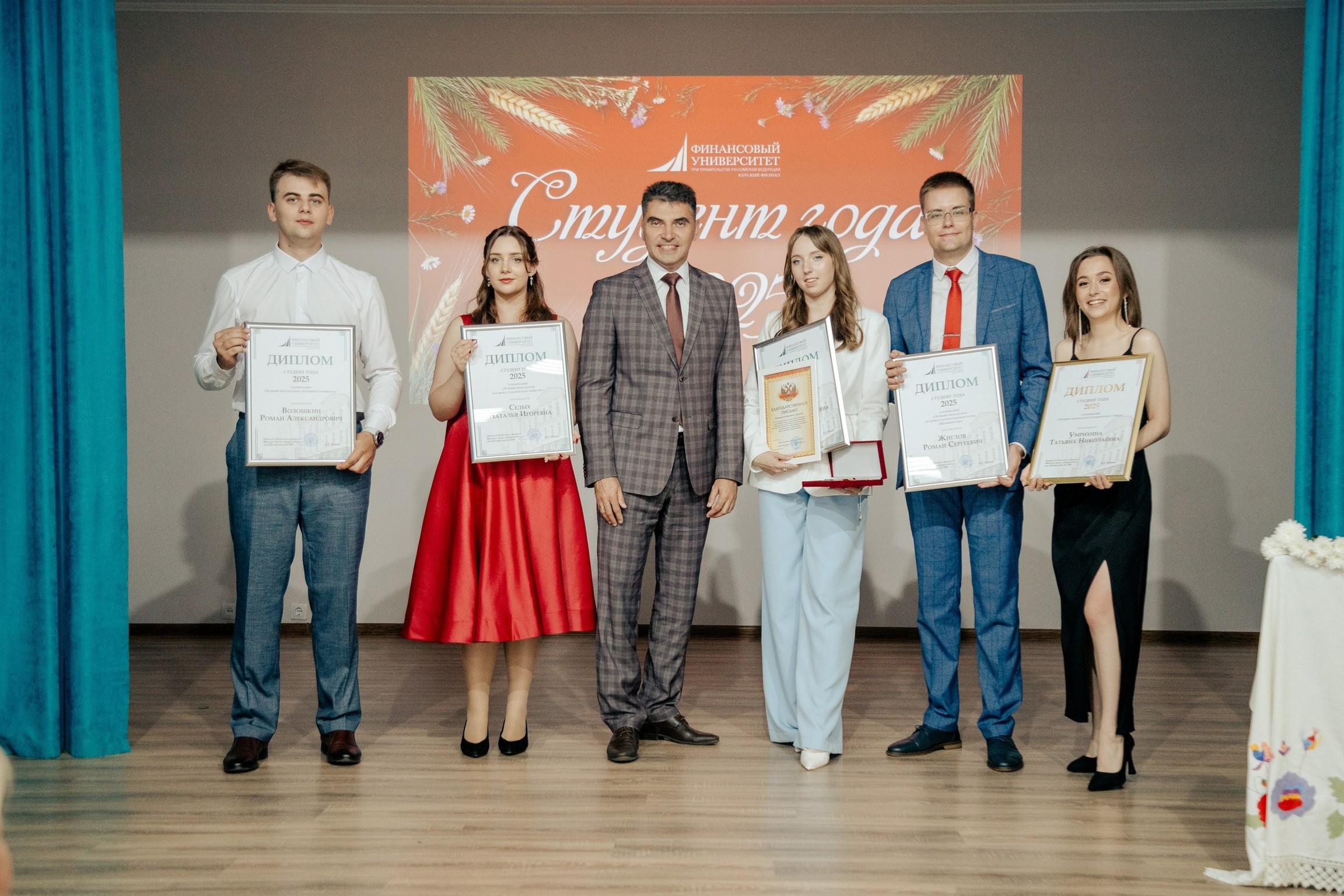 Трогательный, счастливый, родной...