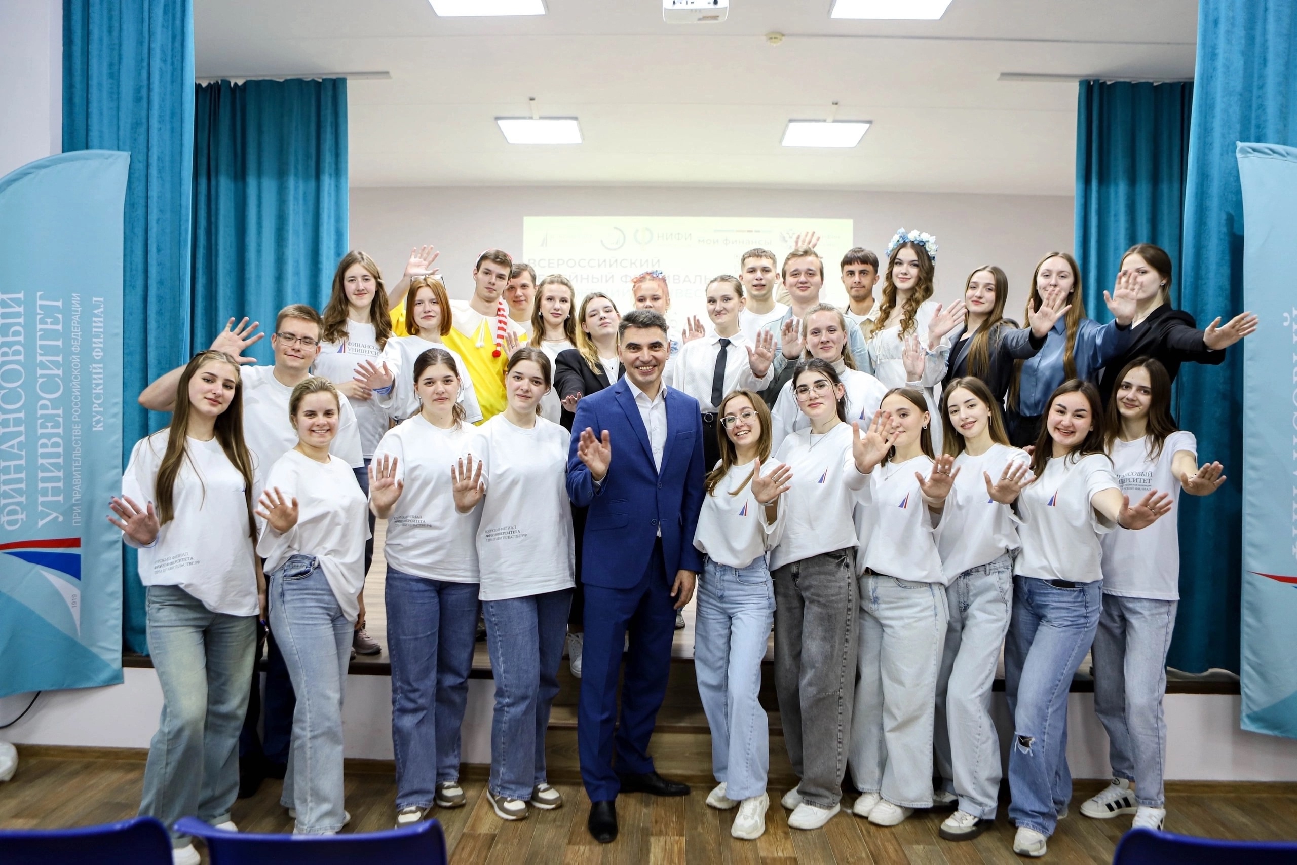 Дорогие студенты! Поздравляем вас с Днём российского студенчества! 