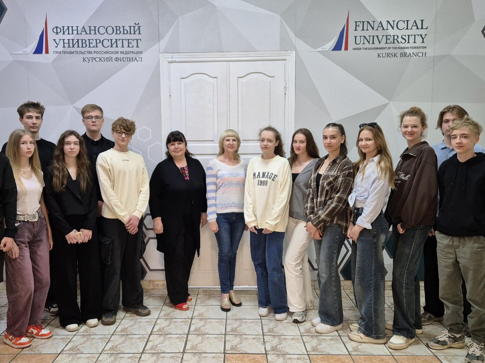 Продолжается практика у школьников