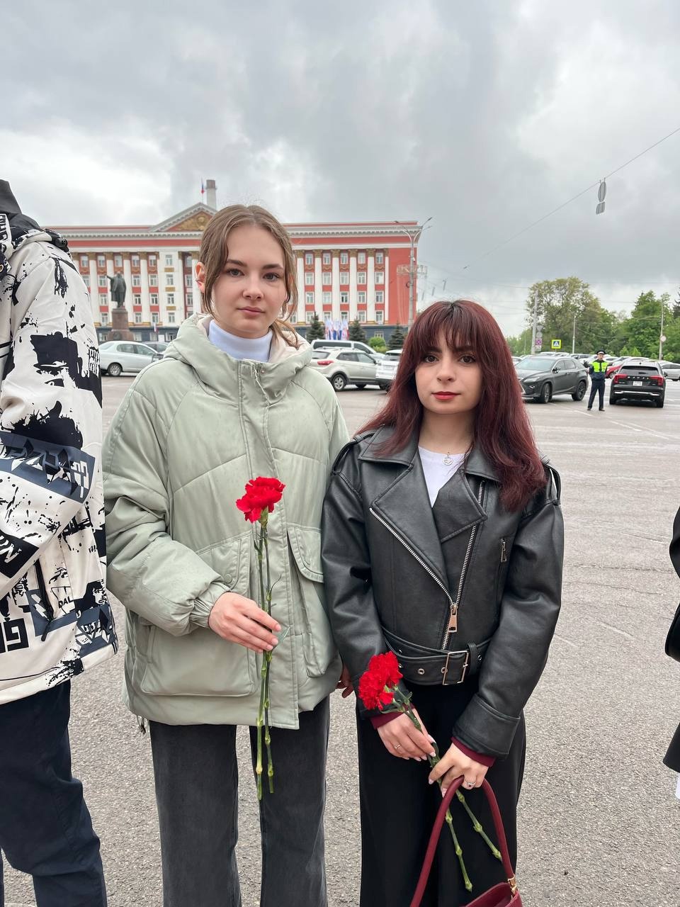Торжественное возложение цветов к стеле "Слава Героям-курянам"!