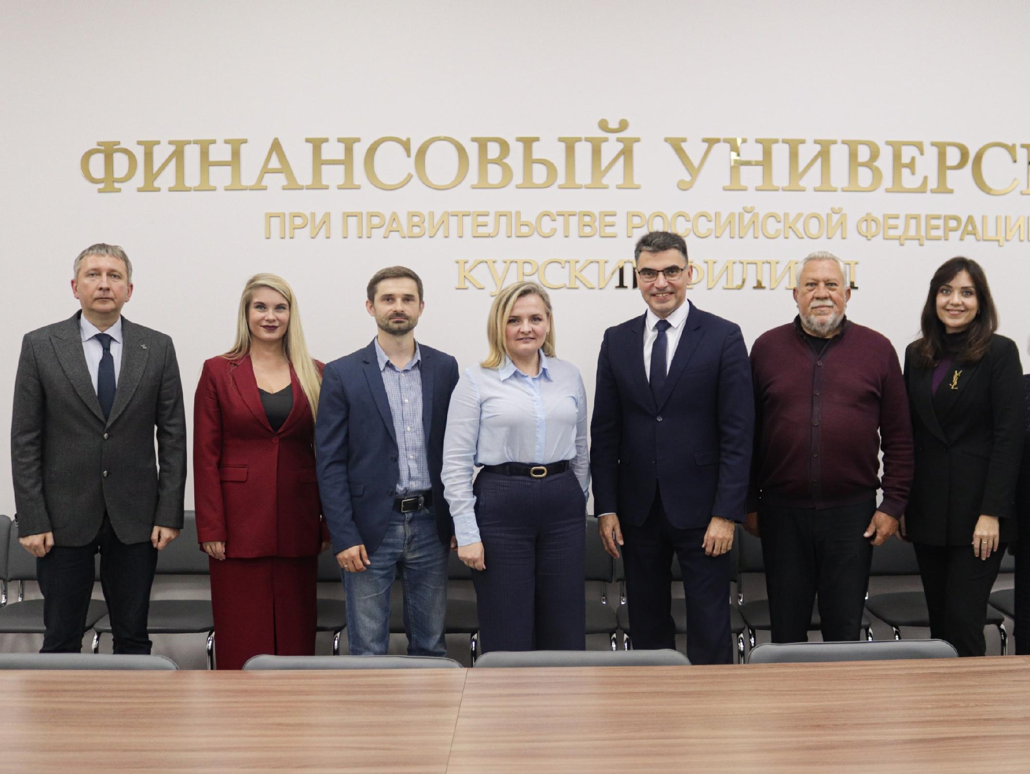 В Курском филиале Финуниверситета состоялся круглый стол «Курская область: образ будущего» 