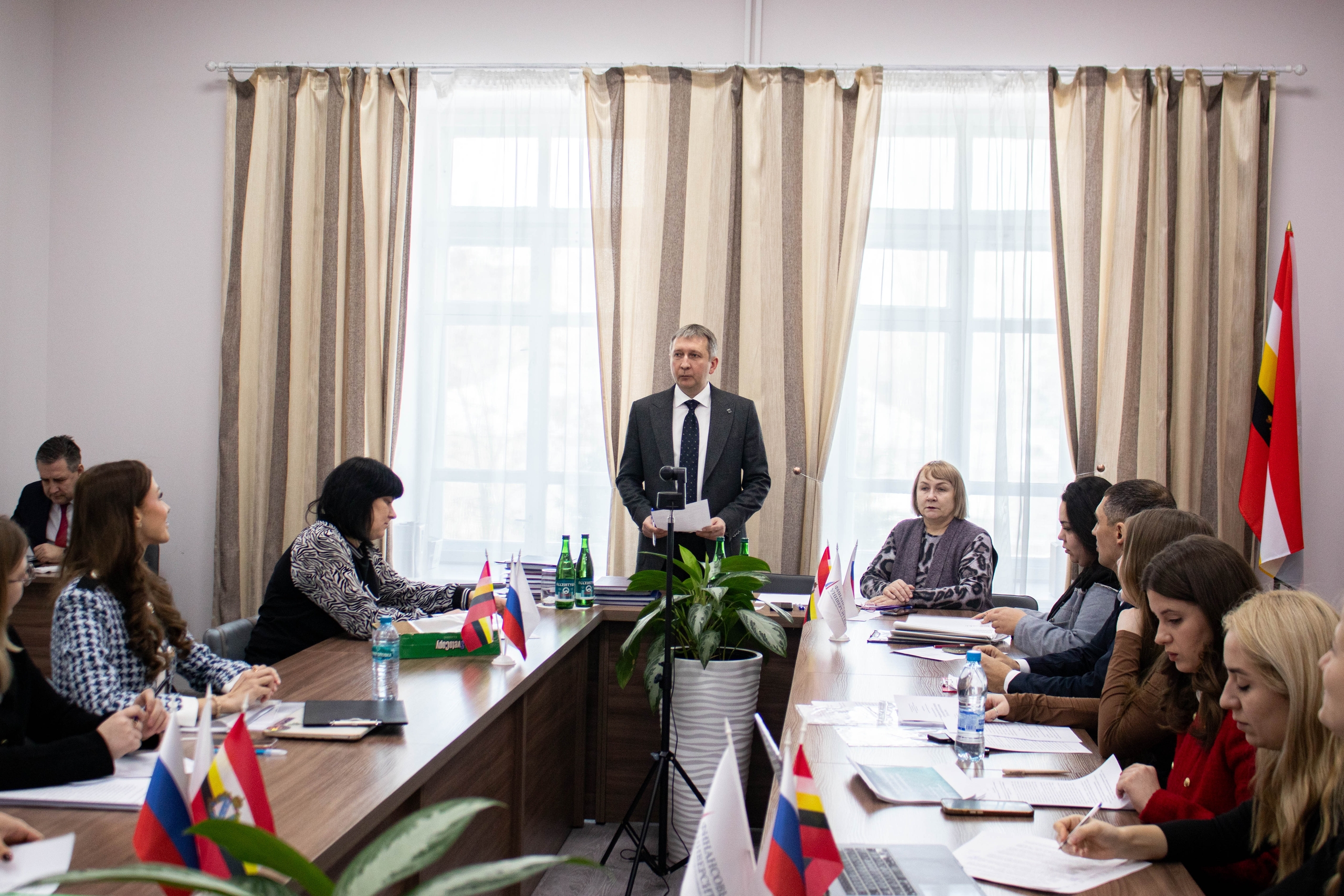 Поздравляем выпускников магистерской программы «Корпоративное управление» Курского филиала Финуниверситета!